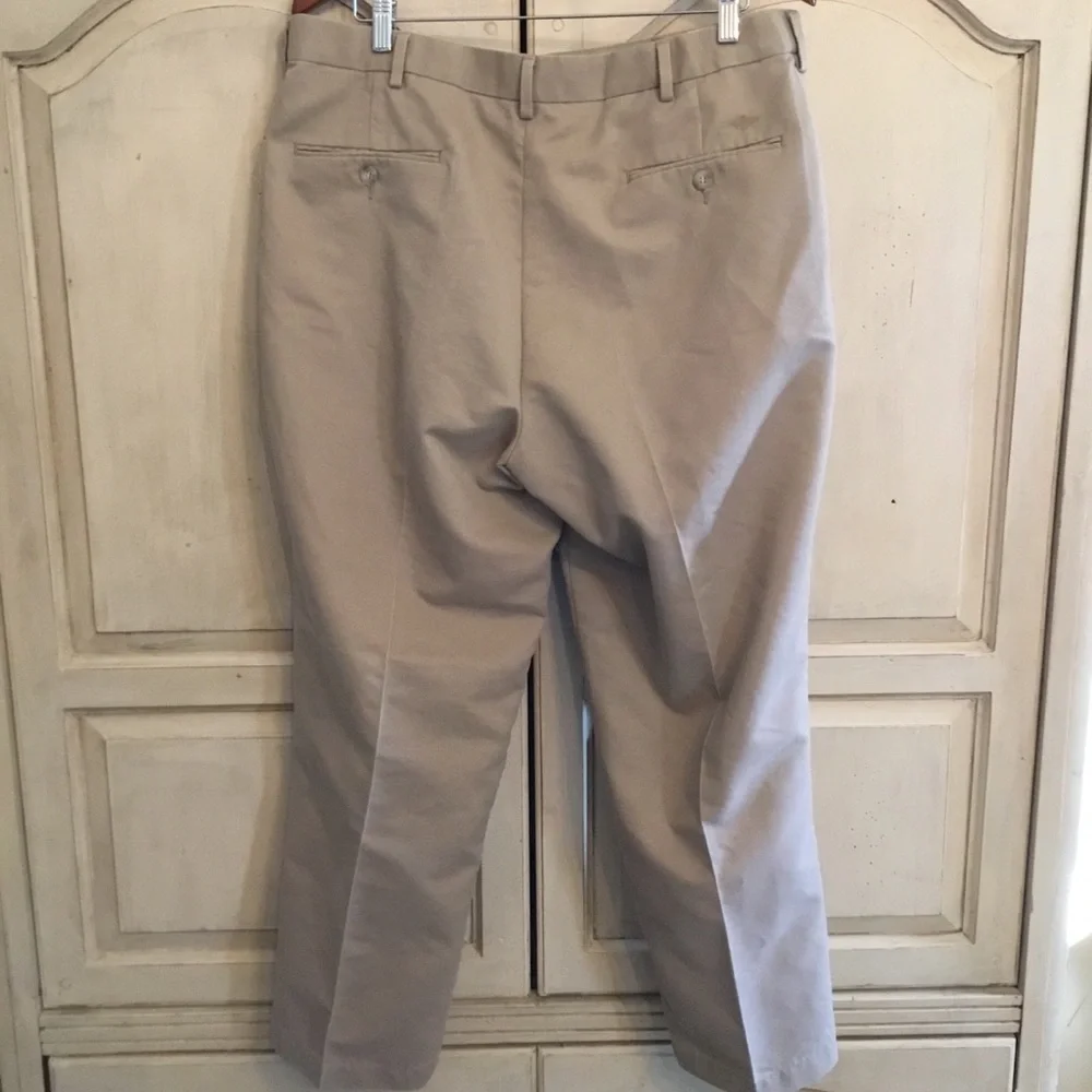 Dockers Men’s Relaxed Fit Khaki Pants Size 36/29